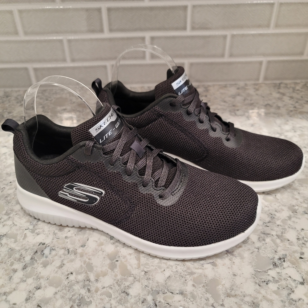 Womens Skechers Air Cooled Memory Foam Black & White Lite-Weight Sneakers Sz: 9